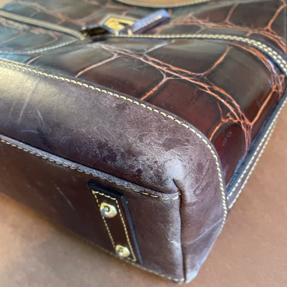 Dooney and Bourke Vintage 🎉HP🎉 GUC top zip shoulder hand bag in brown leather - Picture 7 of 15